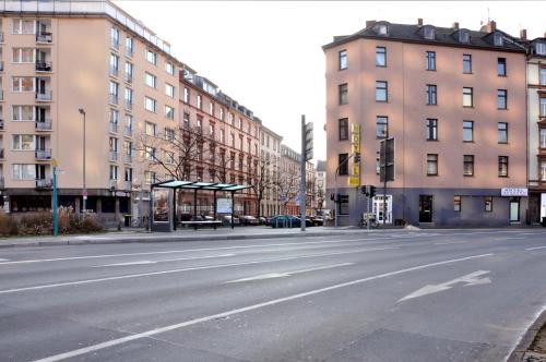 Hotel Apadana Frankfurt - image 4