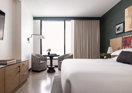 King Room image 3