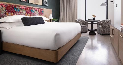 King Room image 4