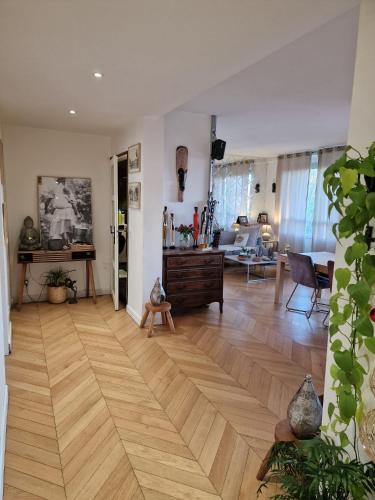 Appartement Paris 12 proche du centre avec parking, Paryż