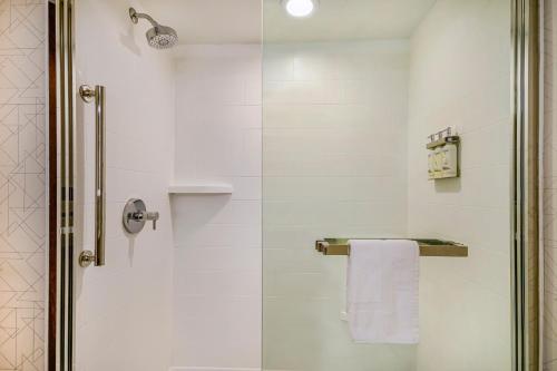 Holiday Inn Express & Suites Buffalo Airport an IHG Hotel - image 10