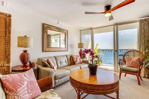 Oceanfront Condo: Stunning Sunrise & Ocean Views in Punaluu (HI)