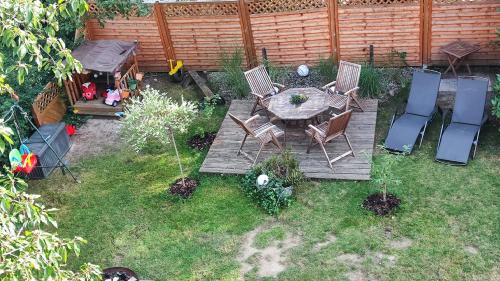 Jardim, ansimali 2 - 1Zimmer-Apartment mit Wohn- und Schlafraum, integrierter Kuchenzeile, separater Dusche  in Grunhain-Beierfeld