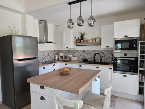 Kitchen, Sunny break in Salasc in Salasc
