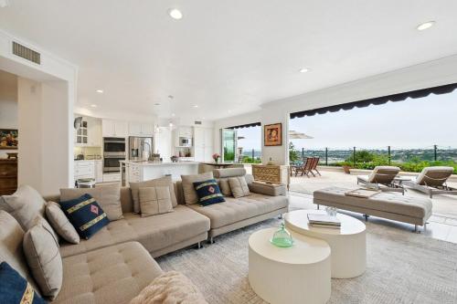 Exquisite Panoramic View Estate in 紐波特比奇市中心