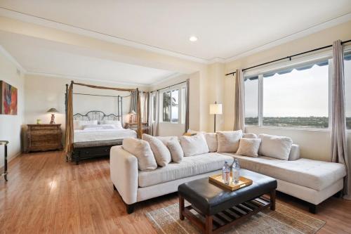 Exquisite Panoramic View Estate in 紐波特比奇市中心