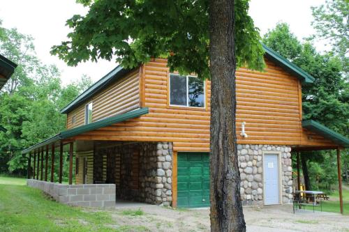 Cabin10 - Poolside Cabin with a lake view and great fishing, Deer River