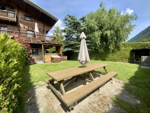 Garden, Chalet Des Sangliers in Seez