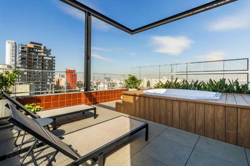 ระเบียง/ชานเรือน, Moderno Studio Vila Madalena | Delfhy in อัลโต เด ปินเยย์โรส