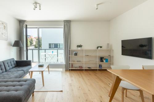 Contemporary apartment with garage parking, Prague (photo 6)