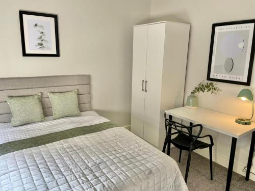 Woolton Retreat Skylights Desk Parking in Halewood