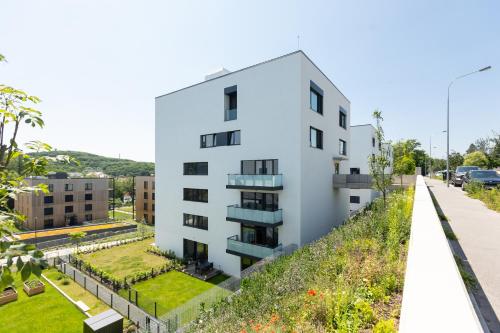 Contemporary apartment with garage parking, Prague (photo 10)