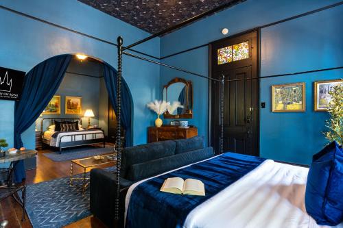 room detail thumbnail 1