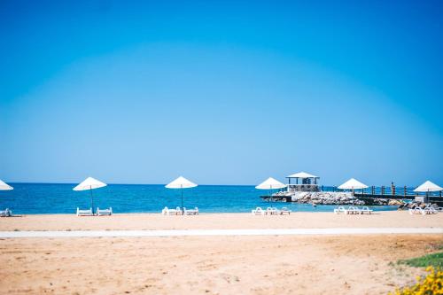 해변, Cozy apartment at Thalassa Beach Resort, Northern Cyprus in 보콜리다