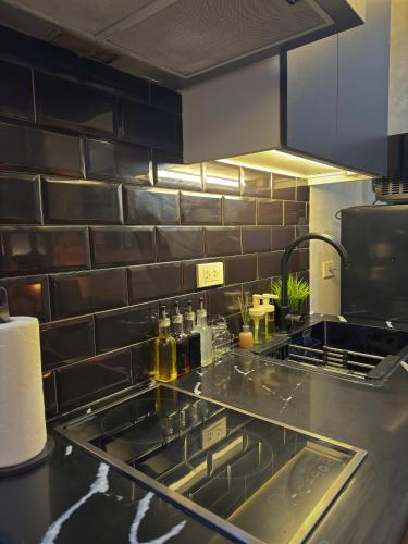Sleek Designer Studio at Knightsbridge Residences, Manila (fotografie 9)