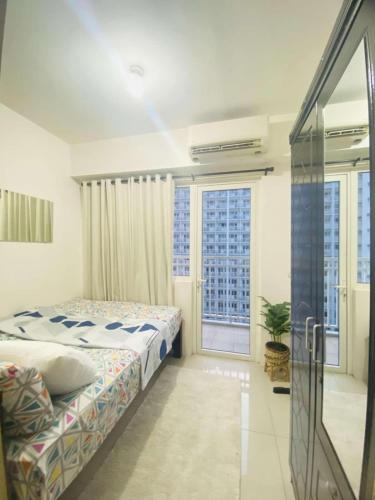 LiCa Place, Manila