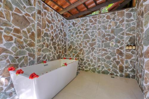 Ylang Ylang Beach Resort in 蒙提祖馬