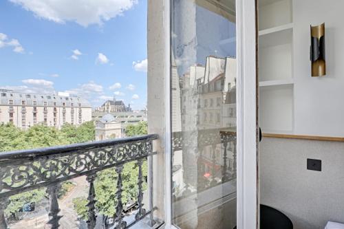 Louvre & Seine Luxury new 3BR Full AC By Melvane in Paris