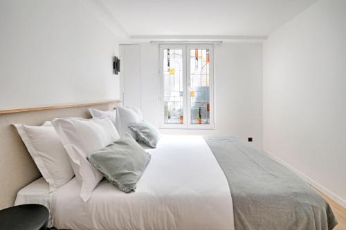 Louvre & Seine Luxury new 3BR Full AC By Melvane - image 4