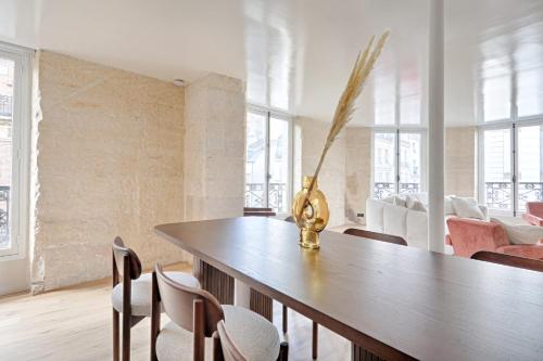 Louvre & Seine Luxury new 3BR Full AC By Melvane in Paris