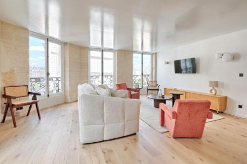 Louvre & Seine Luxury new 3BR Full AC By Melvane - image 13