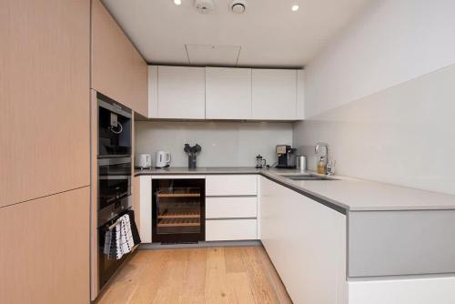 Stylish 2 Bed Close to Battersea Power station, Londyn (zdjęcie 7)