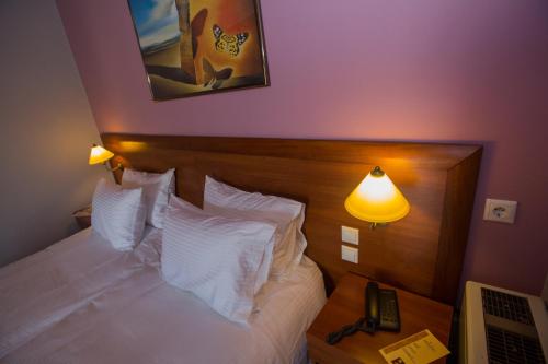 Double or Twin Room image 8
