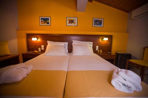 Double or Twin Room image 5