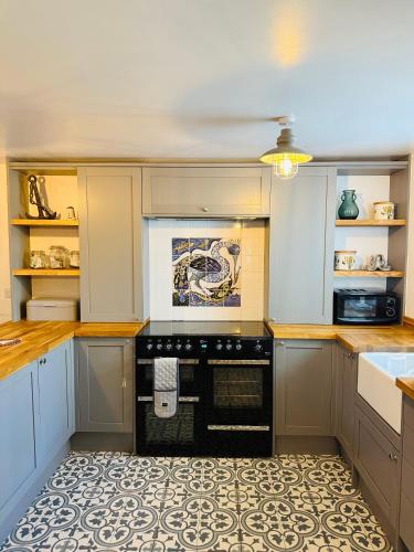 White Anchor Anglesey in Niwbwrch