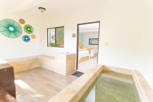 Karstais baseins, Hotel Los Farallones in La Libertad