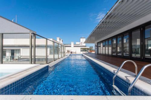 Apto moderno c/ piscina e churrasqueira YA1339