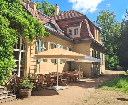 Pension - Kavaliershaus Krumke - Schlüsseltresor - Kein TV (Pension - Kavaliershaus Krumke - Schlusseltresor - Kein TV) in Osterburg