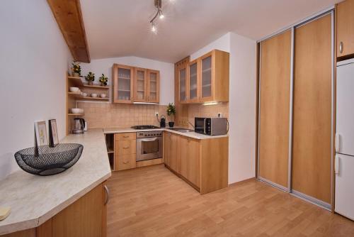Skyline Penthouse with Terrace, Bratislava (fotografie 2)