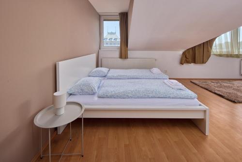 Skyline Penthouse with Terrace, Bratislava (fotografie 8)