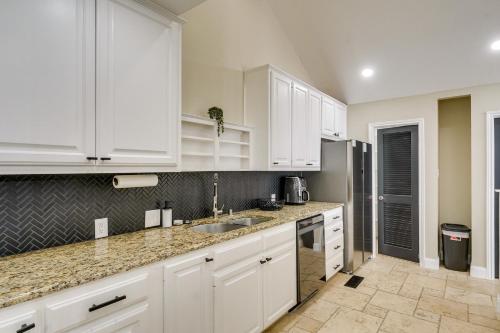 Outdoor Entertainment Area: Spacious Midland Home! in 미드랜드 시티 센터