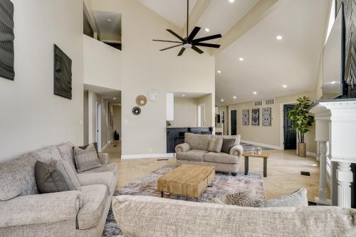 Outdoor Entertainment Area: Spacious Midland Home! in 미드랜드 시티 센터