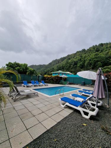 הסביבה הקרובה, Amazon Villas in סאופרייר