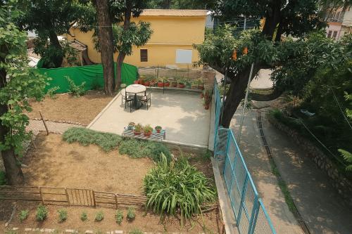 Dārzs, Kangra Fort Retreat- Vacation Rental in Kangra