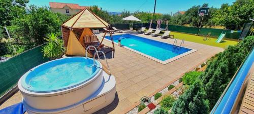 Mira Holiday Home – khách sạn tại Kastel Stari