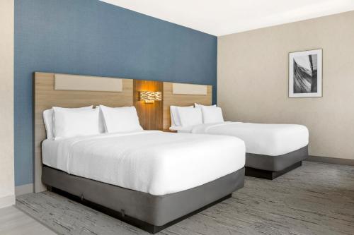 Holiday Inn Express Hotel & Suites Astoria an IHG Hotel - image 6