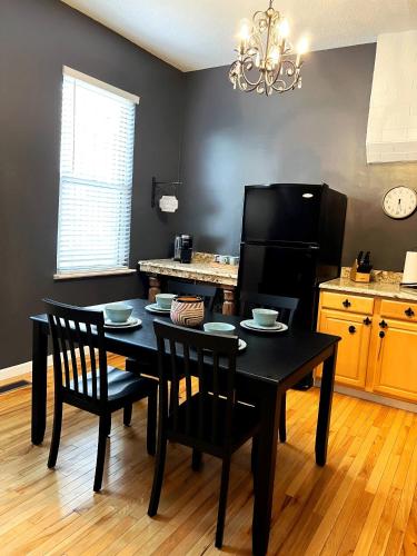 Faciliteiten, 2111 S 9th St near Anheuser-Busch Brewery