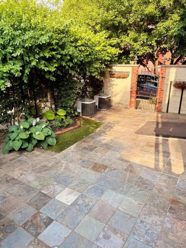 Faciliteiten, 2111 S 9th St near Anheuser-Busch Brewery