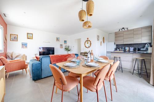 Lounge/area TV in comune, Maison avec jardin Vue dégagée (Maison avec jardin Vue degagee) in La Plana