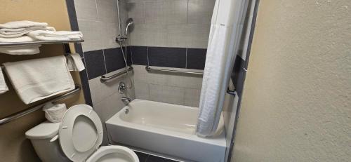 Super 8 by Wyndham Kingsville in Kingsville, USA