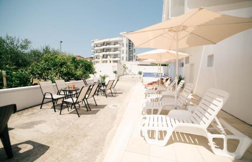 Apartment with Terrace image 10