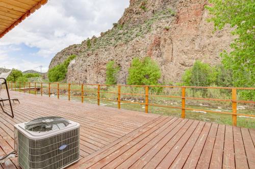 Creekside Cabin w/ Deck & Views in Panguitch! in Circleville (UT)