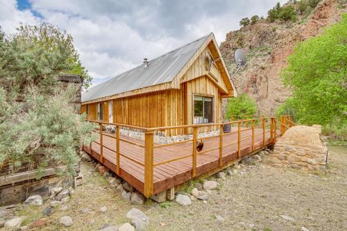 Creekside Cabin w/ Deck & Views in Panguitch! in Circleville (UT)