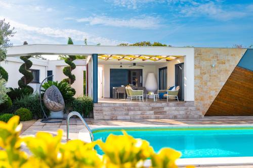 Villa Royal Green Three - Accommodation - Nin