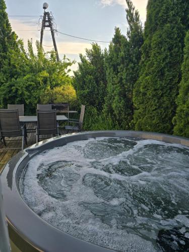 Baza Lipusz jacuzzi in Lipusz