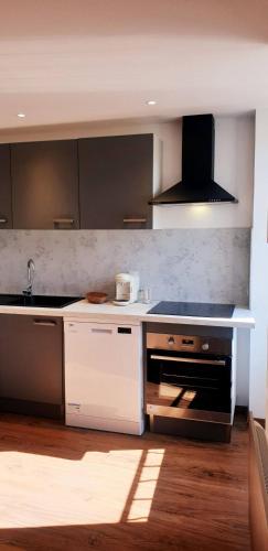 virtuve, 3 Liberte- 3rd in Saint-Affrique (Midi-Pyrenees)